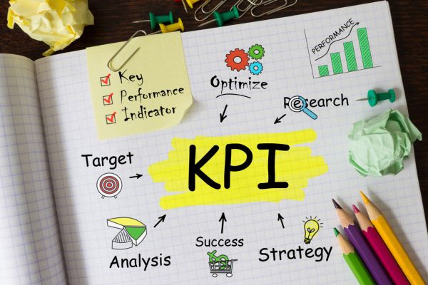 Tulisan "KPI" di atas kertas.